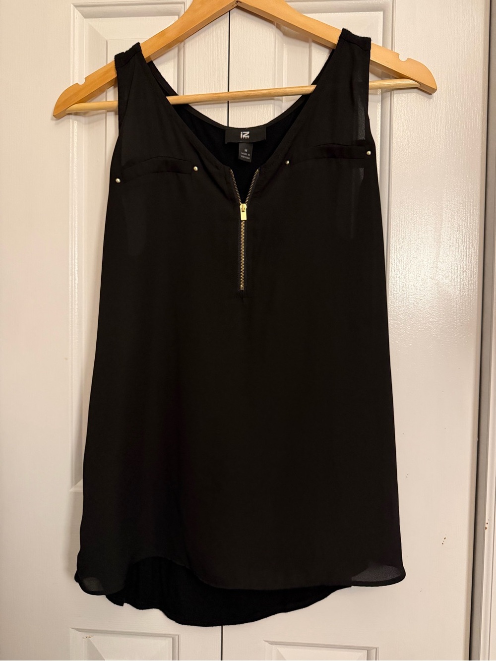 Black Sleeveless Zip-Front Blouse
IZ Byer Black Zip Front Blouse Tank Size M